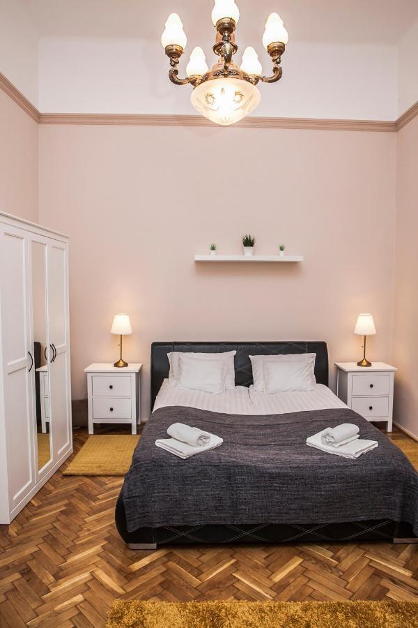 Fullmoon Apartments 1 Szeged Eksteriør bilde