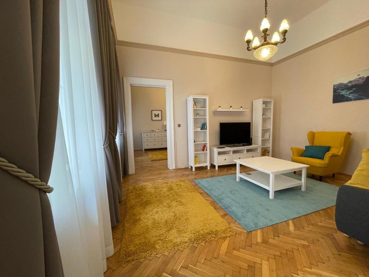 Fullmoon Apartments 1 Szeged Eksteriør bilde